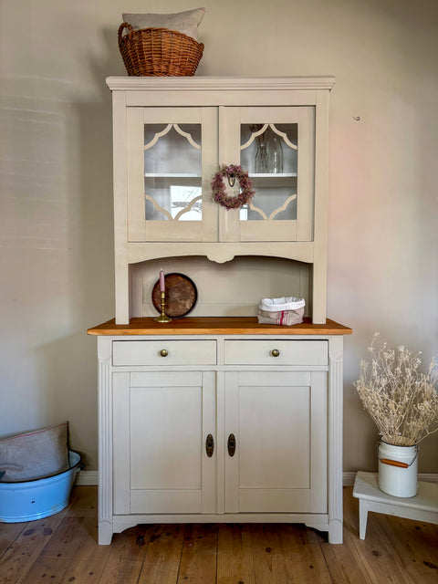 Vintage dänisches Küchenbuffet in Kreidefarbe Forest Beige, mit Holzgriffen und Schubladen
