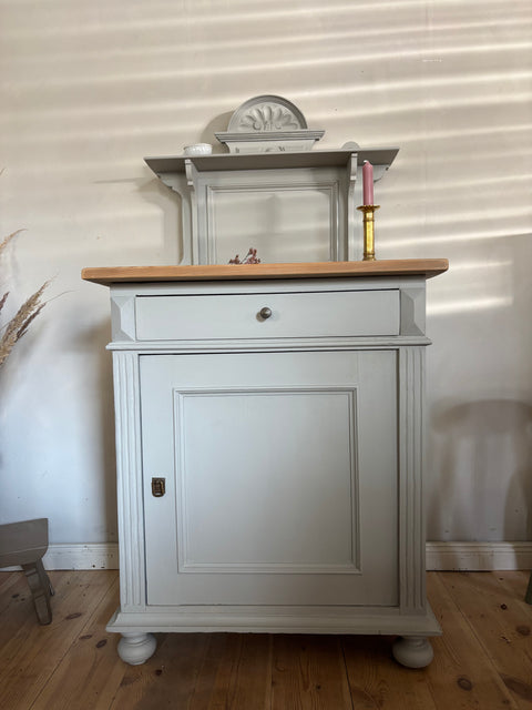 Kleiner alter Schrank - Weingärtners Genusshandwerk