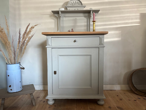 Kleiner alter Schrank - Weingärtners Genusshandwerk