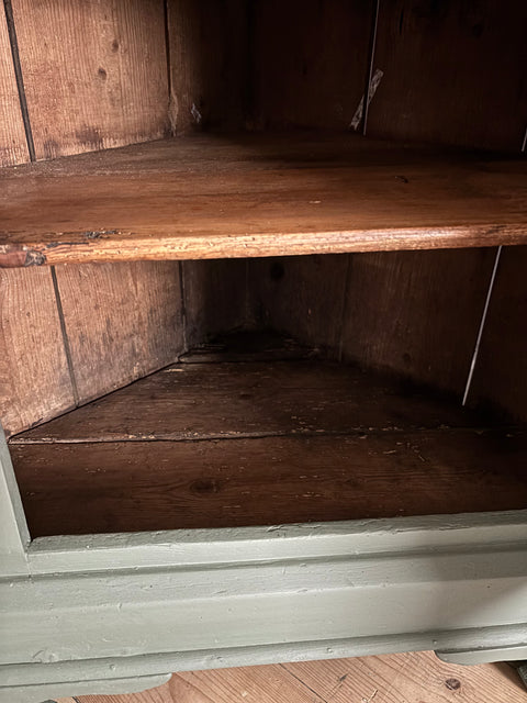 Alter Dänischer Eckschrank | Kreidefarbe Camouflage - Weingärtners Genusshandwerk