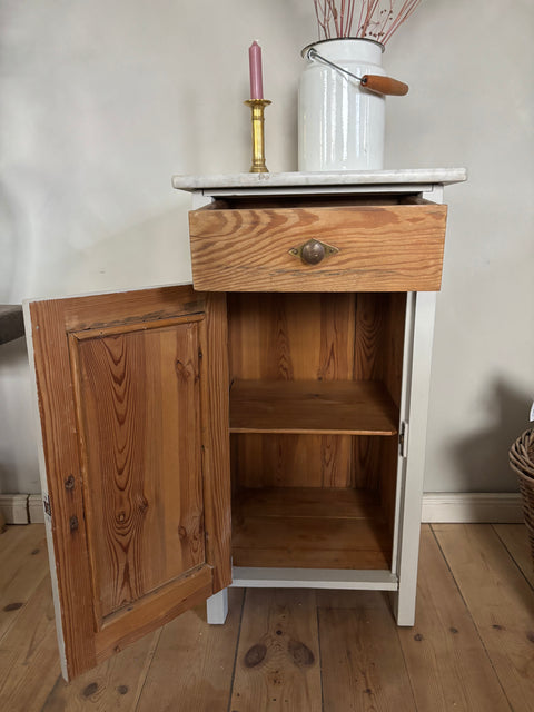 Nachttisch mit Marmorplatte | Greige Matt - Weingärtners Genusshandwerk