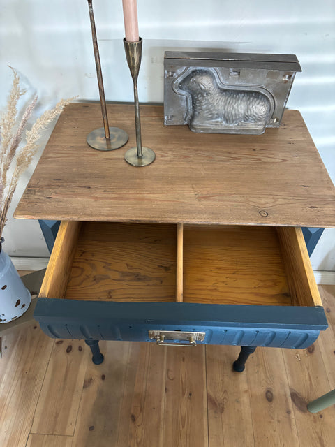 Dänischer Beistelltisch | Ink - Weingärtners Genusshandwerk