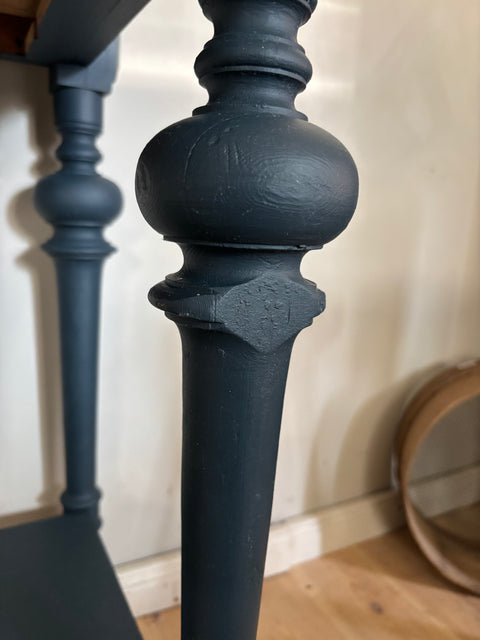 Dänischer Beistelltisch | Ink - Weingärtners Genusshandwerk