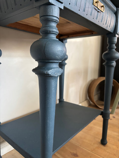 Dänischer Beistelltisch | Ink - Weingärtners Genusshandwerk