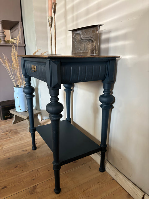 Dänischer Beistelltisch | Ink - Weingärtners Genusshandwerk