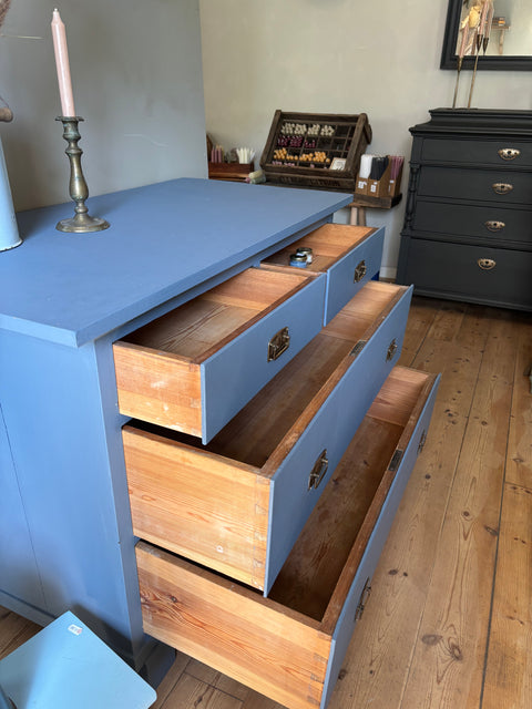 Dänische Kommode | Kreidefarbe Junger Baron (Blau-grau) - Weingärtners Genusshandwerk