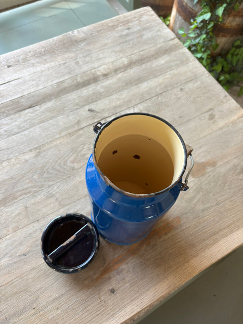 Alte Emaille Milchkanne Blau - Weingärtners Genusshandwerk