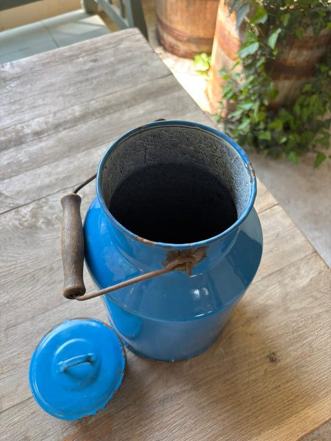 Alte Emaille Milchkanne Babyblau - Weingärtners Genusshandwerk