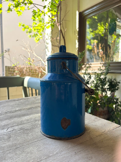 Alte Emaille Milchkanne Babyblau - Weingärtners Genusshandwerk