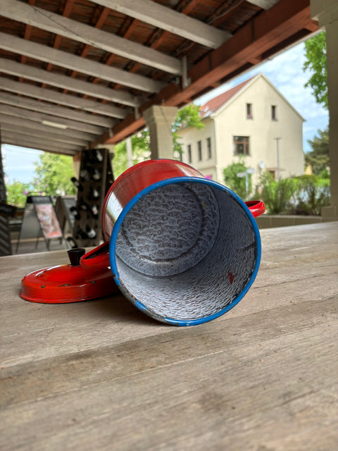 Alte Emaille Milchkanne Rot - Weingärtners Genusshandwerk