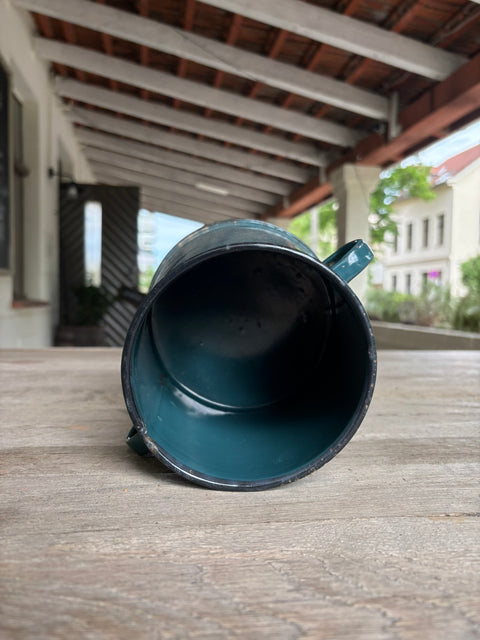 Alte Emaille Milchkanne Blau Grün - Weingärtners Genusshandwerk