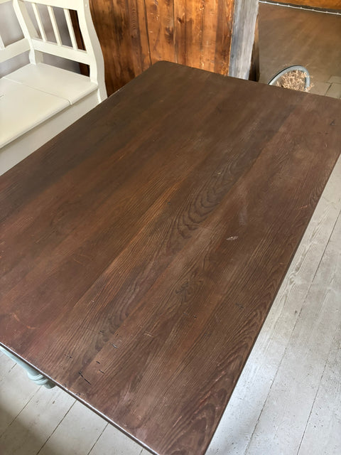 Vintage Holztisch mit Schublade (63x94cm)