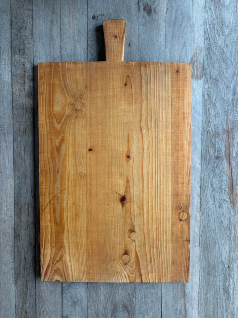 Rustikales Vintage Holzbrett – großes Brett mit Griff - Weingärtners Genusshandwerk