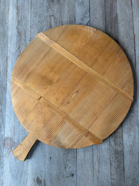 Rustikales Vintage Holzbrett – rundes Brett mit Griff Ø ca. 52 cm - Weingärtners Genusshandwerk