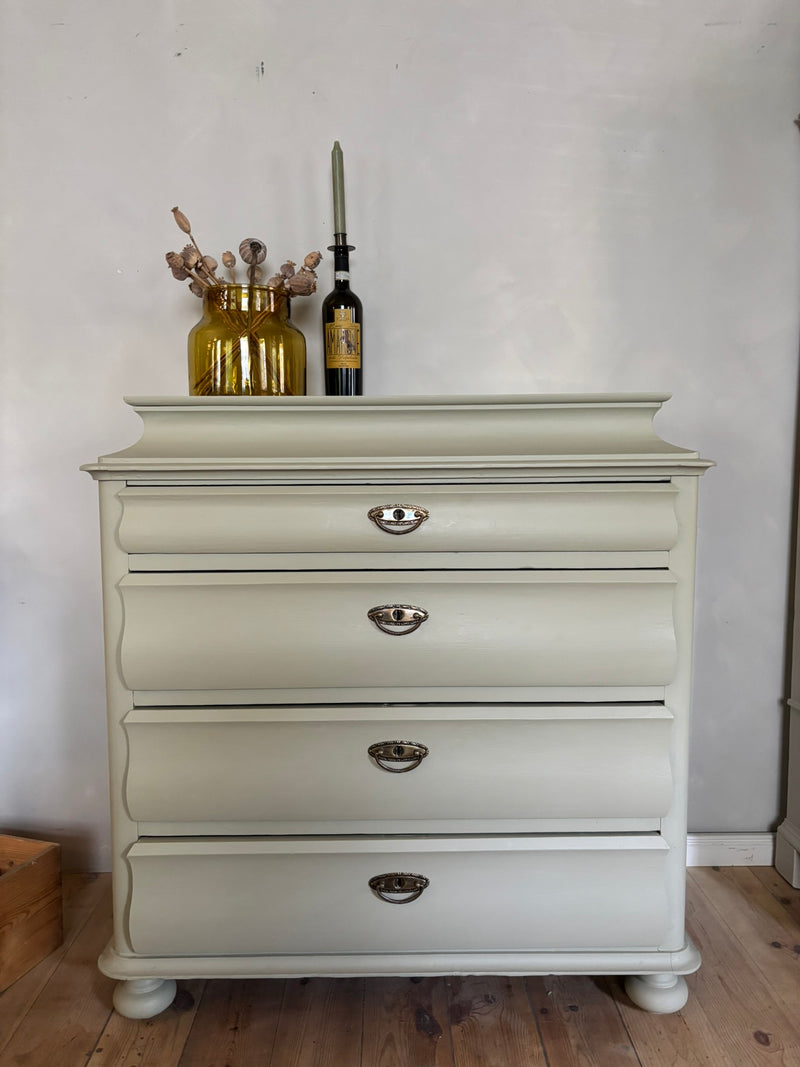 Dänische Antik Vintage Kommode | Kreidefarbe Gooseberry (hellgrün) - Weingärtners Genusshandwerk