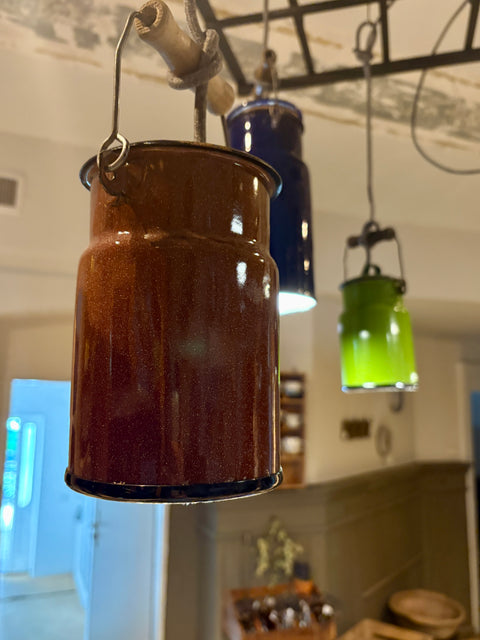Hängeleuchte aus Emaille-Milchkanne – rostfarben, klein vintage-design - Weingärtners Genusshandwerk
