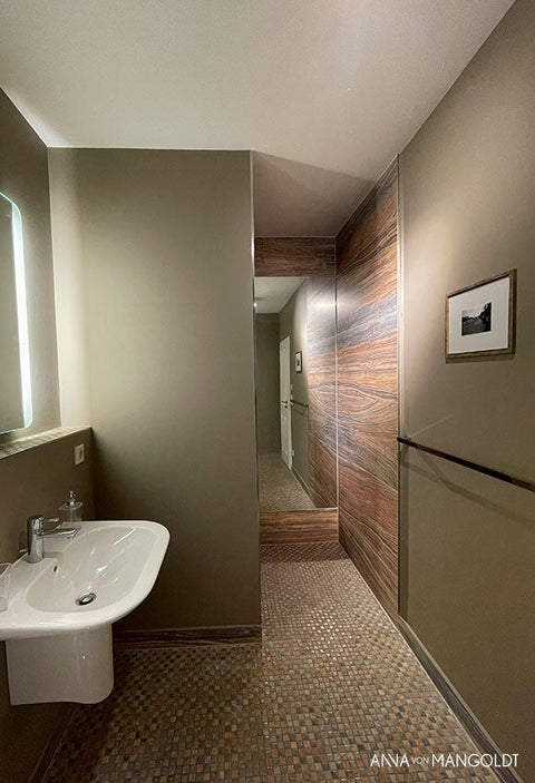 Anna von Mangoldt Tundra 121 color sample showcasing rich texture and vibrant hue in a well-lit setting.