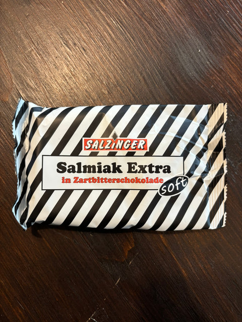 Salzinger Salzinger Salmiak Extra Lakritz in Zartbitterschokolade, weiche Süßigkeit, 100g, mit Salz- und Lakritz-Geschmack