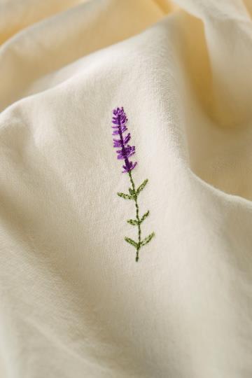 Ib Laursen Stoffserviette Flora in Butter Cream mit Lavendelmuster, 40x40cm, elegante Textilien für den Esstisch