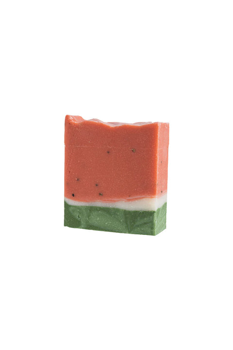 Handgemachte Tranquillo Wassermelonen-Seife mit frischem Duft, zeigt die Seifenform und Textur in natürlicher Darstellung.