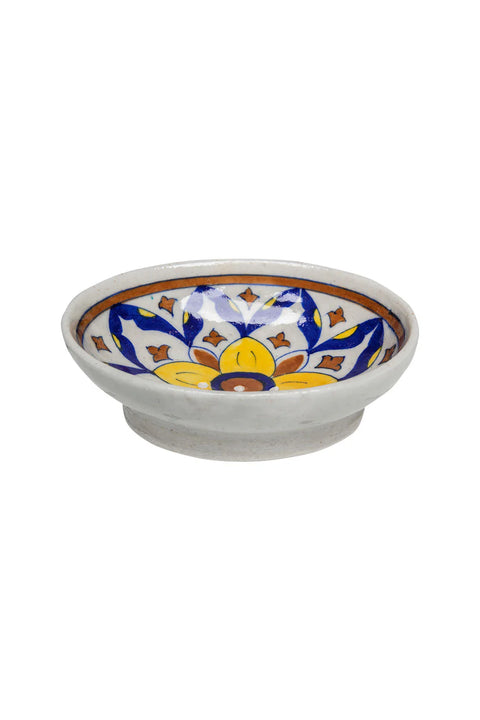 Handbemalte bunte runde Seifenschale aus Fair Trade Keramik von Tranquillo, mit blauer Pottery-Design.