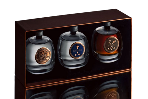 Drei Flaschen Juniper Jack Gin-Set von Independent Spirits Dresden, 0,3L, mit juniper- und botanical-Designs auf den Flaschen