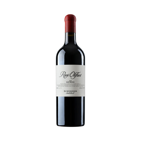 Rotwein Markus Schneider ROOI OLIFANT, ein Rotwein aus Stellenbosch 2022, in einer Flasche vor einem Weinregal.