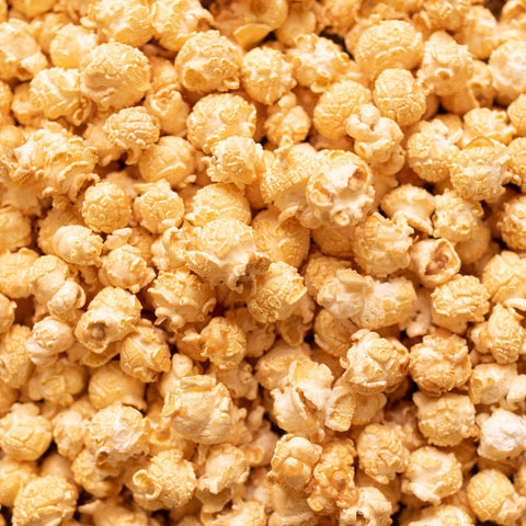 Knalle Popcorn Butterkaramell Tahiti-Vanille Popcorn in 100g Verpackung, goldbraun mit Vanille- und Karamellstücken sichtbar