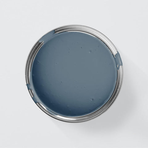 Geöffnete Farbdose Stormy Sky Blue von CosyColours by MissPompadour, Farbe von oben