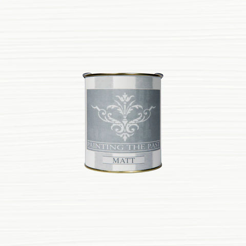 Farbdose Chalk White von Painting The Past vor gestrichener Wandfläche