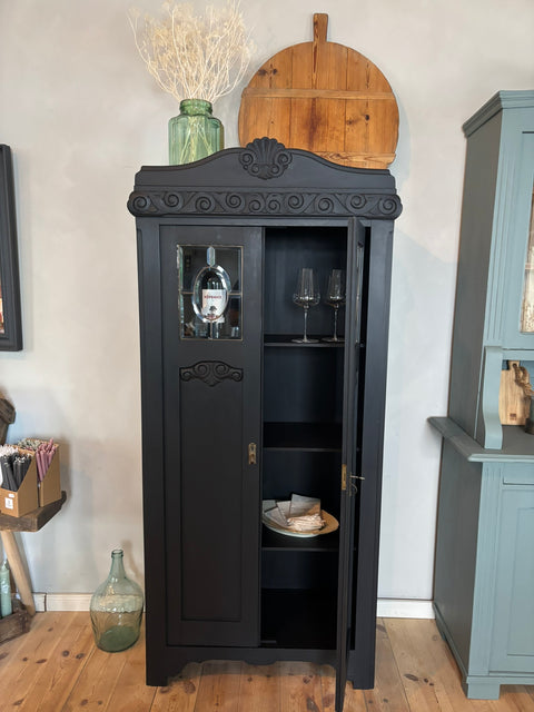 Dänische Vintage Vitrine aus Kreidefarbe Midnight Black, mit klaren Glasfenstern und antikem Design