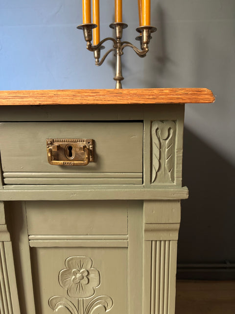 Dänischer Vintage Schreibtisch aus Holz mit dunkler Camouflage-Kreidefarbe, stilvoller Arbeitsplatz im Retro-Design