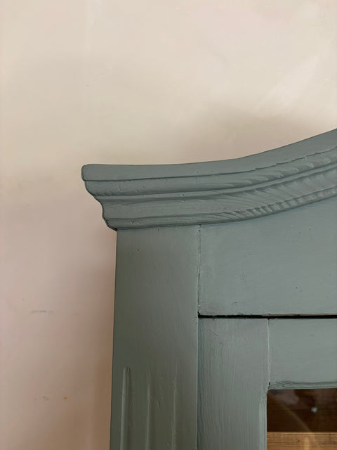 Dänisches Vintage Küchenbuffet aus Kreidefarbe Pine in Grün, mit geschwungenen Holzdetails