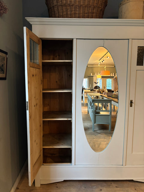 Dreitüriger dänischer Vintage Kleiderschrank mit Spiegel in Sandy Grey, grau-beige