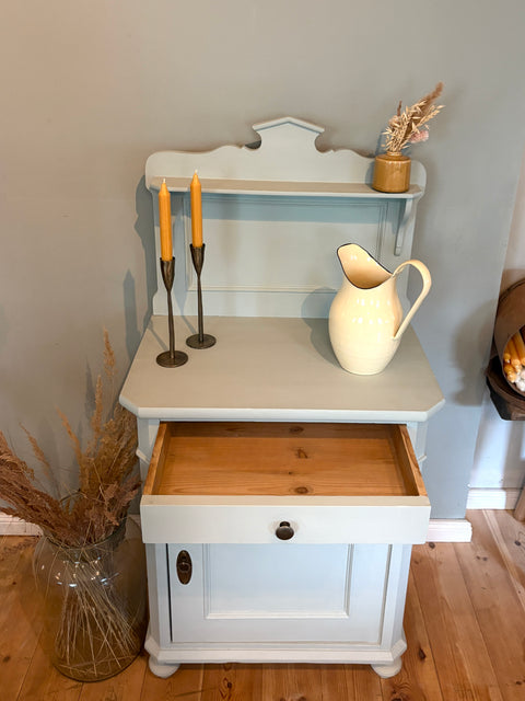 Kleiner alter Schrank mit Holzblende | Kreidefarbe Madame Detalle, Ansicht 3