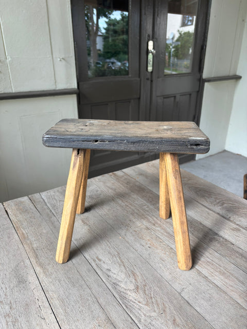 Vintage-Holzschemel – rustikales Unikat mit Patina, Ansicht 4