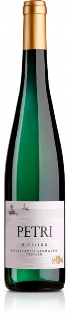 Weingut Petri Petri Riesling Kallstadter Saumagen trocken 2023, Weißwein in einem Weinglas mit goldener Farbe.