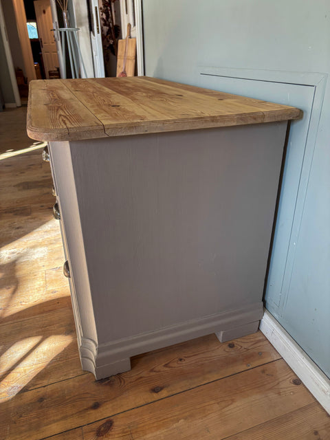 Vintage Weichholz-Sideboard/Kommode mit Naturholzplatte | Kreidefarbe Tundra (dunkelbeige) - Weingärtners Genusshandwerk