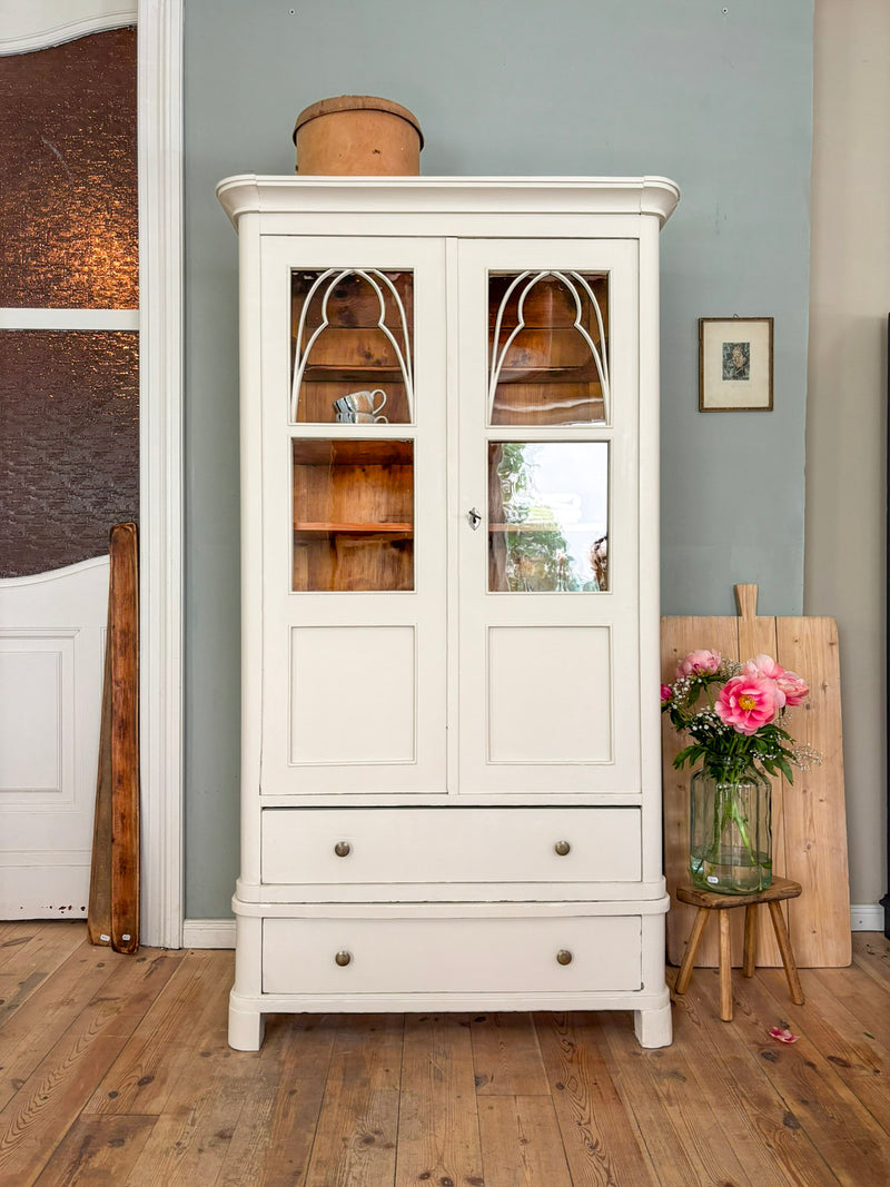Filigrane Vitrine | Kreidefarbe Sandy Grey | Paint of Walinoon