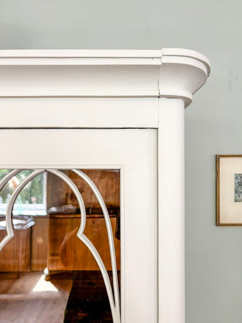 Filigrane Vitrine | Kreidefarbe Sandy Grey | Paint of Walinoon