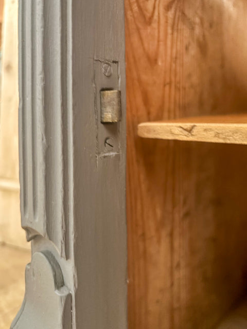 Antiker Nachttisch/kleiner Beistelltisch | Kreidefarbe Pepper (grau) - Weingärtners Genusshandwerk