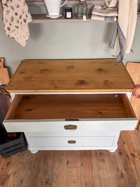 Vintage Weichholz Kommode | Kreidefarbe Lake Whisper Green (grün-weiß) - Weingärtners Genusshandwerk