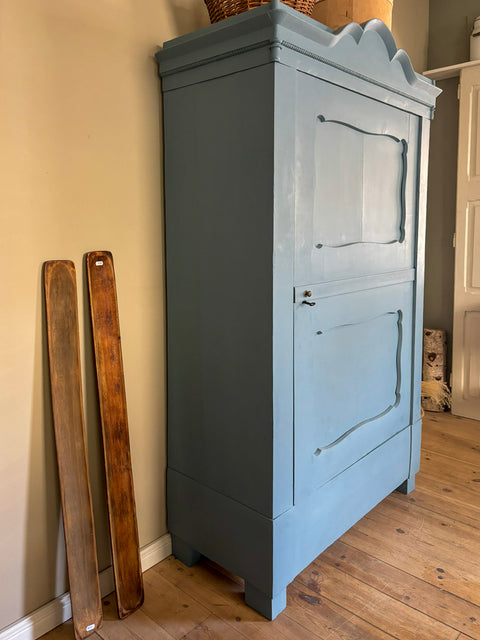 Eintüriger Vintage Kleiderschrank/Blender | Kreidefarbe Cloudy Blue (blau)