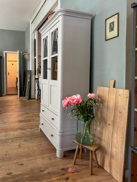 Filigrane Vitrine | Kreidefarbe Sandy Grey | Paint of Walinoon
