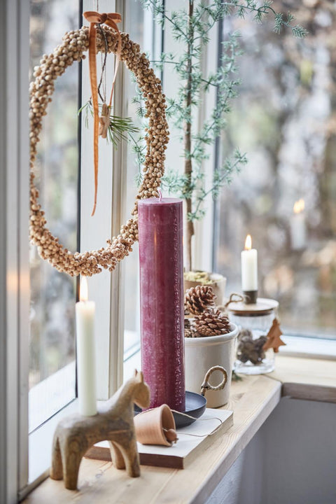 Ib Laursen Weihnachtskerze 1-24 mit geprägten Zahlen in Rot