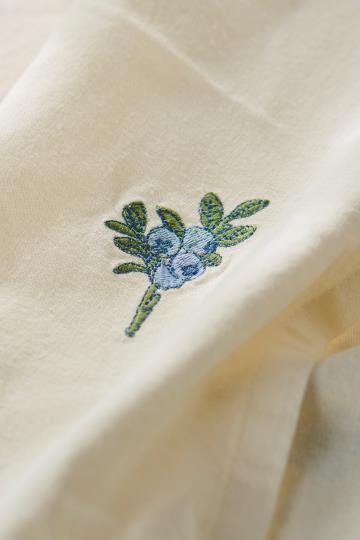 Ib Laursen Stoffserviette Summer Vibes mit Blaubeerstiel butter cream (40x40cm) - Weingärtners Genusshandwerk