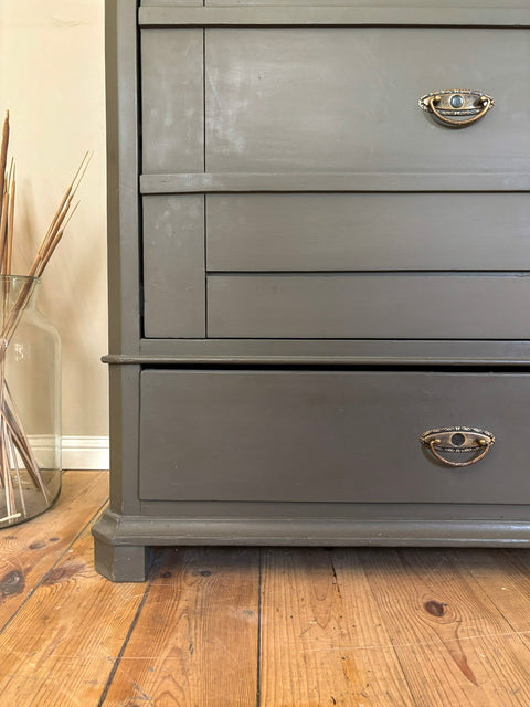 Antiker Kleiderschrank / Blender | Kreidefarbe Raw Umber | Painting the Past