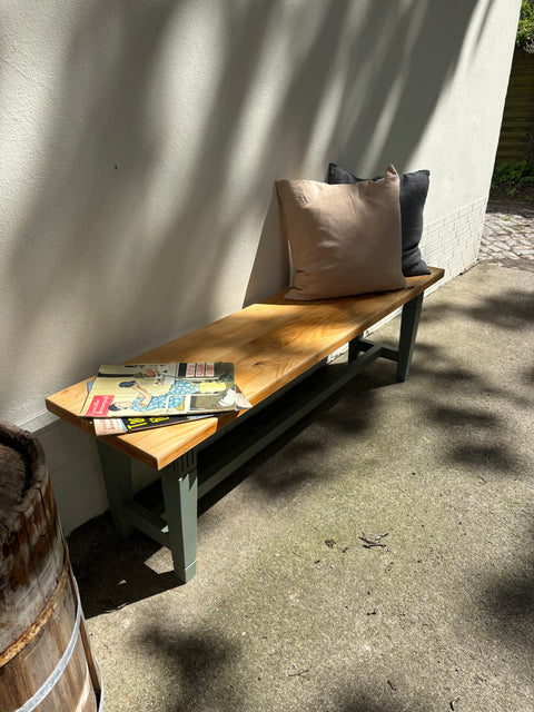Lange Sitzbank aus Holz | Olive Outdoor | Painting the Past
