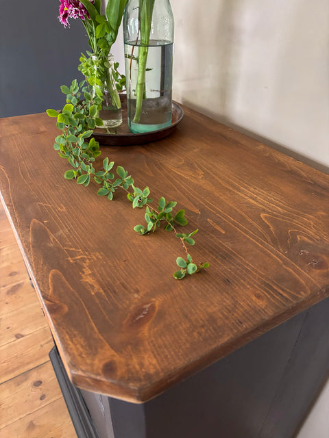 Kleiner Vintage Schrank | Deep Sea Kreidefarbe | Nachttisch & Beistelltisch