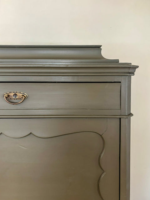 Antiker Kleiderschrank / Blender | Kreidefarbe Raw Umber | Painting the Past